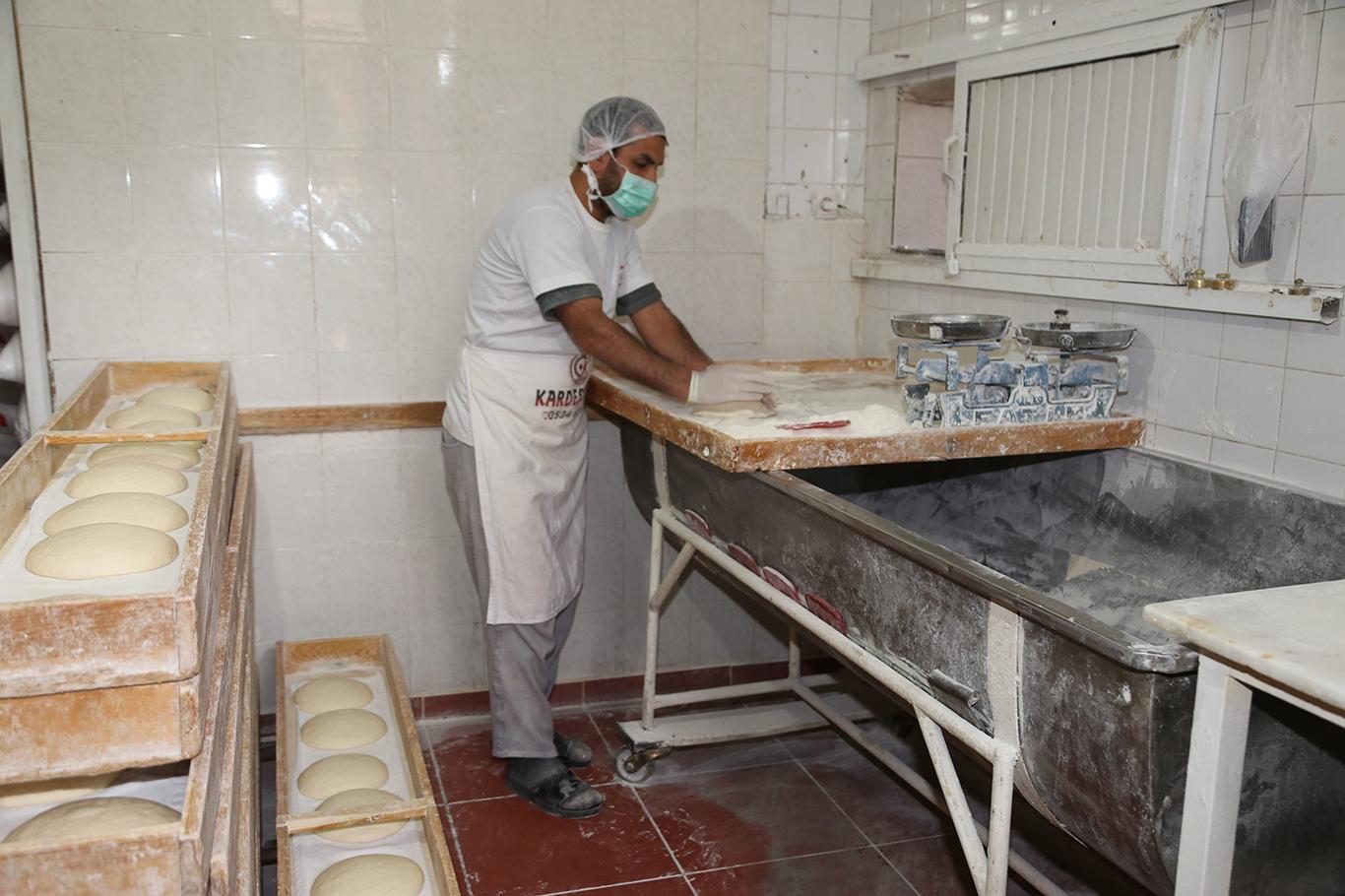 Fırıncılar, salgın nedeniyle ekmek üretiminde hijyene daha çok önem vermeye başladı